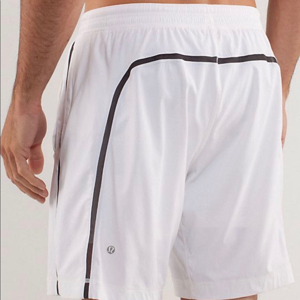 Lulumon pace breaker short white/grey